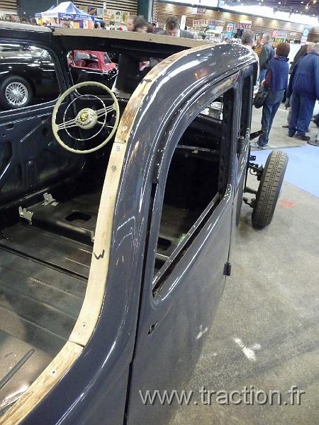 Epoquauto (172).JPG - 05/11/2010 - 69000 LYONƒPOQU'AUTO32�me Salon International Autos & Motos AnciennesCITROèN traction 15 SIX dŽcouvrableen cours de restauration